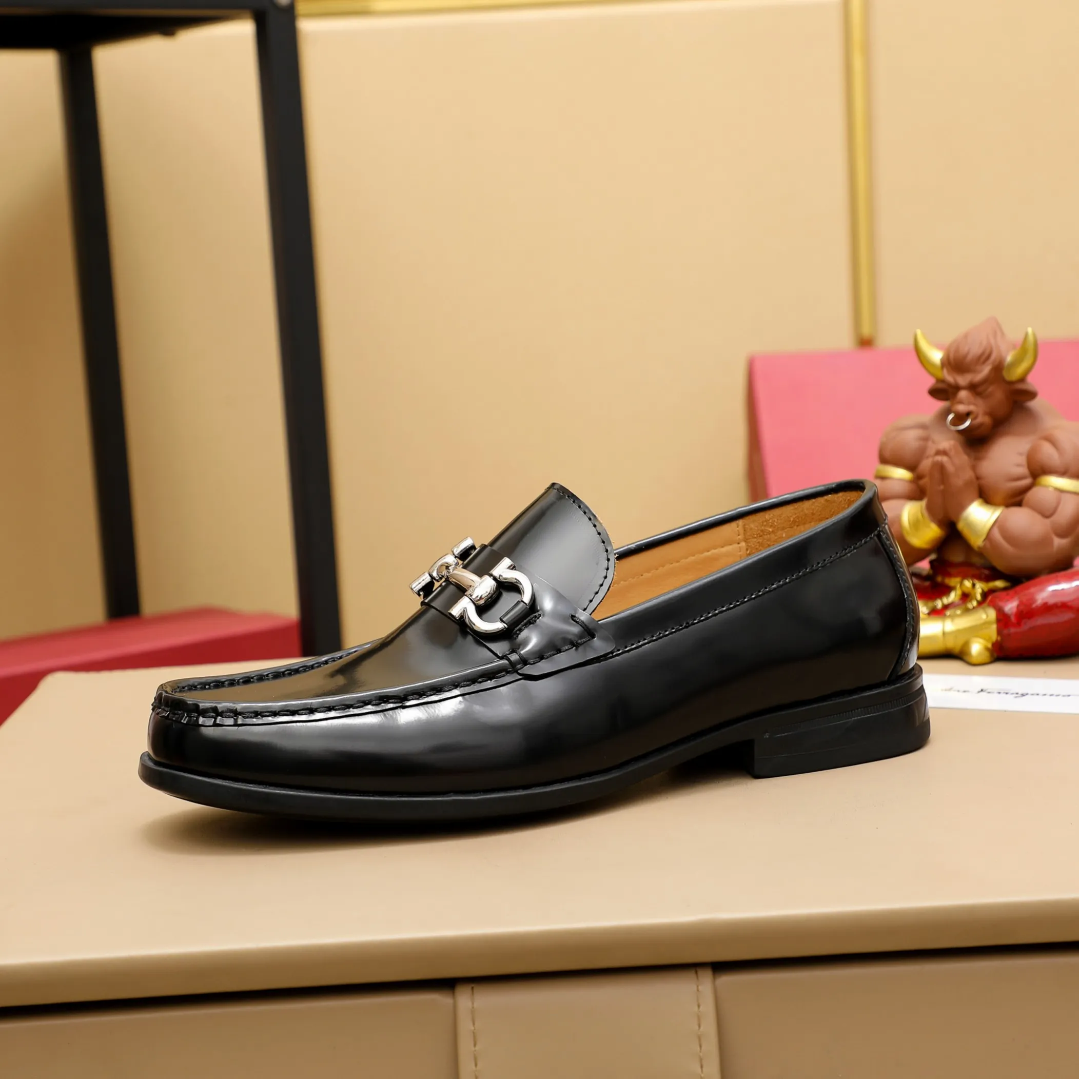 Men's clothing and shoes 💰460 🔥Ferragamo's new men's casual slip-on shoes🇨🇳Official website original 1:1 mold opening, original quality💯Fine workmanship, high-end luxury☘The upper is made of imported Italian first-layer cowhide🌴Luxury🐂leather lining🍓Rubber wear-resistant and non-slip outsole, breathable and comfortable to wear🍍The first choice for high-end men, black, size 38-45